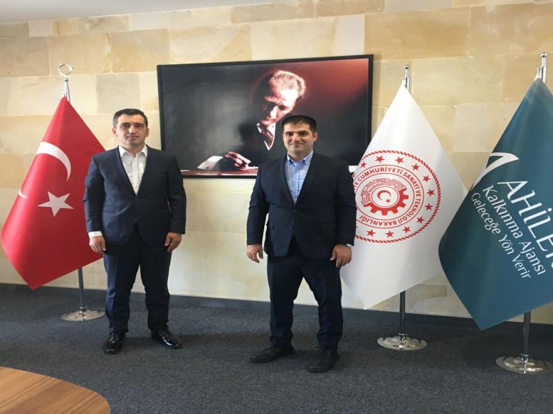 Genel Müdürümüz Cem Salihoğlu, Nevşehir Ahiler Kalkınma Ajansı Genel Sekreteri Bekir Varol, Nevşehir Sanayi ve Ticaret Odası Genel Sekreter Yardımcısı İbrahim Akgür ile Meclis Başkanı Seyit İnce'yi ziyaret etti.