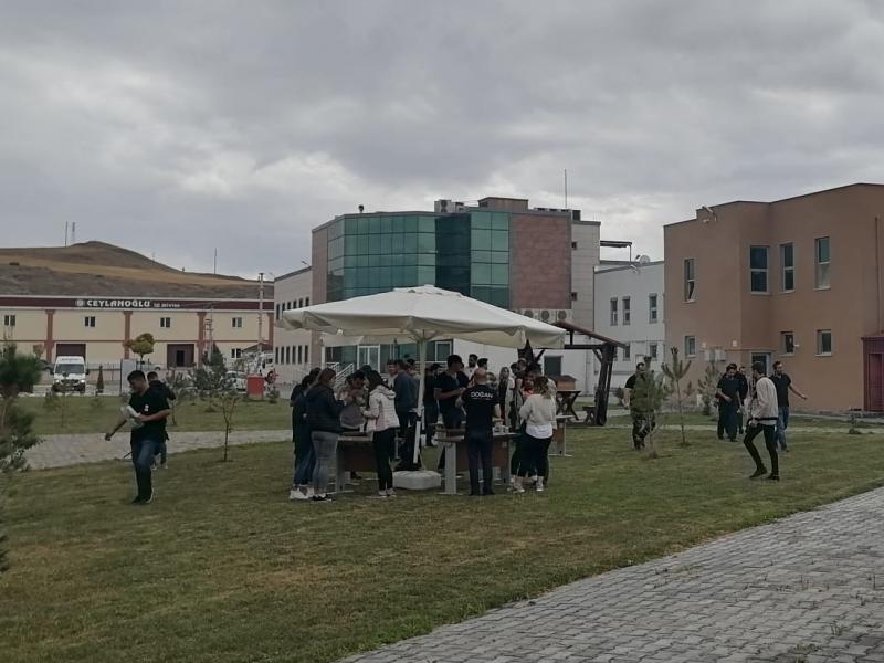 İŞGEM ailesi olarak “yaza veda “ etkinliği olarak yaptigimiz mangal partisinde tüm firma yetkililerimiz ve çalışanlarımızla birlikte olduk.