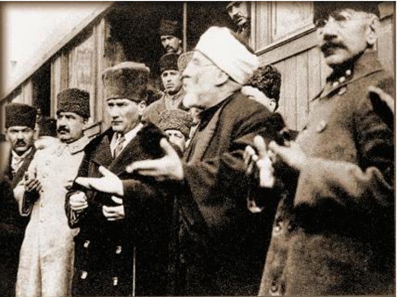 Milli Mücadele'nin mihenk taşı olan Sivas Kongresi'nin 100. yıl dönümünü kutluyoruz